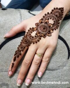 08f1592b985a20d3af0d402568709f9e 600x600 - mehndi