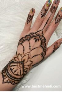 53ee29ee9542d962e0b1e42e1dfd6568 600x600 - mehndi