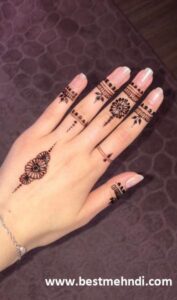 5d3a434bafc6348e0982f3d14b650205 600x600 - mehndi