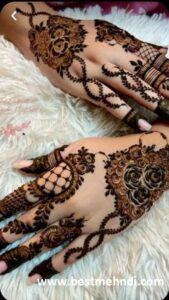 66bcc6e7b0e078e425a211f7056e0947 600x600 - mehndi