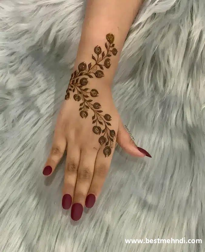 back hand simple mehndi design