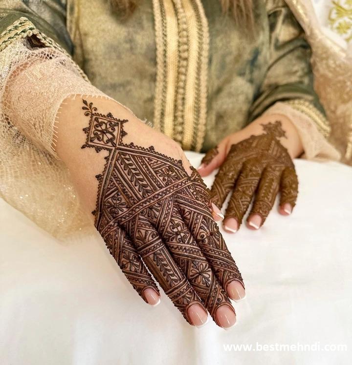 simple mehndi back hand design