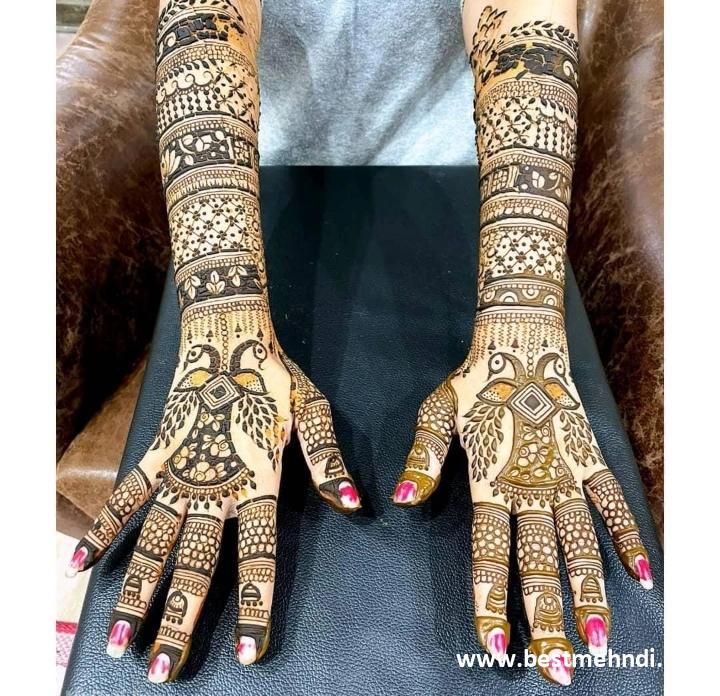 short back hand mehndi design