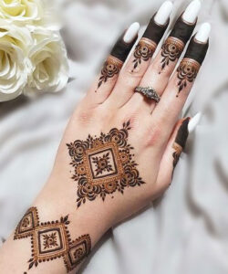 Simple-and-Easy-Arabic-Mehendi-Design.jpg-2