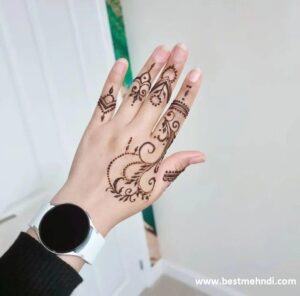 Stylish-Pakistani-Mehndi-Design-17