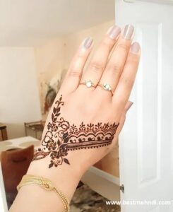 Stylish-Pakistani-Mehndi-Design-19