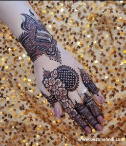 Stylish-Pakistani-Mehndi-Design-8