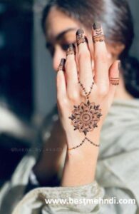 ab4e1f9a749e3c266f5aeeb35fe71c2e 263e832c 06e0 4689 bf8d 1452db76d9fa 600x600 - mehndi