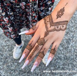 b03691f376654e3c385d35c61209be04 600x600 - mehndi