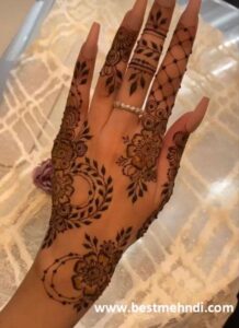 b5283df4cdccba90666e0ea81ba9effb 600x600 - mehndi