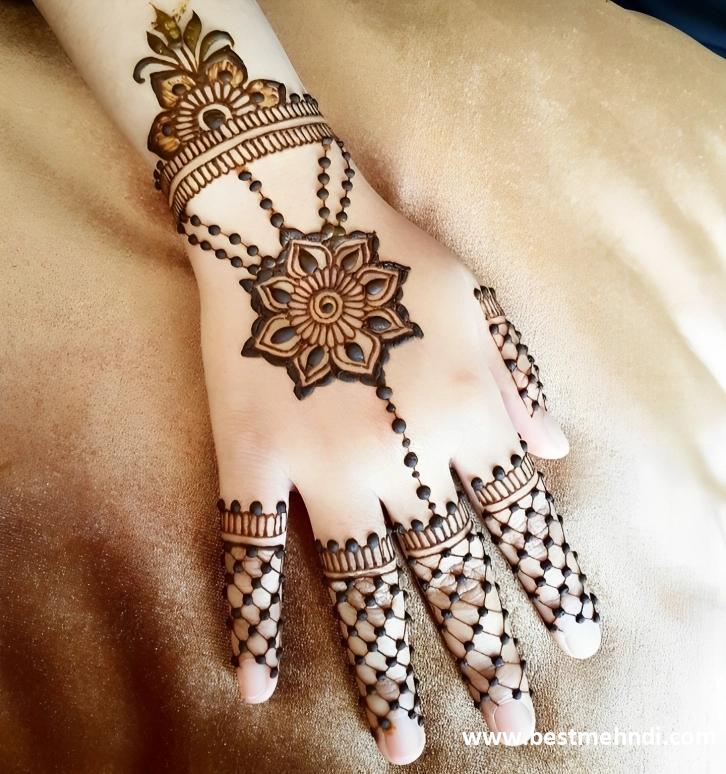 simple gol tikki mehndi design back hand