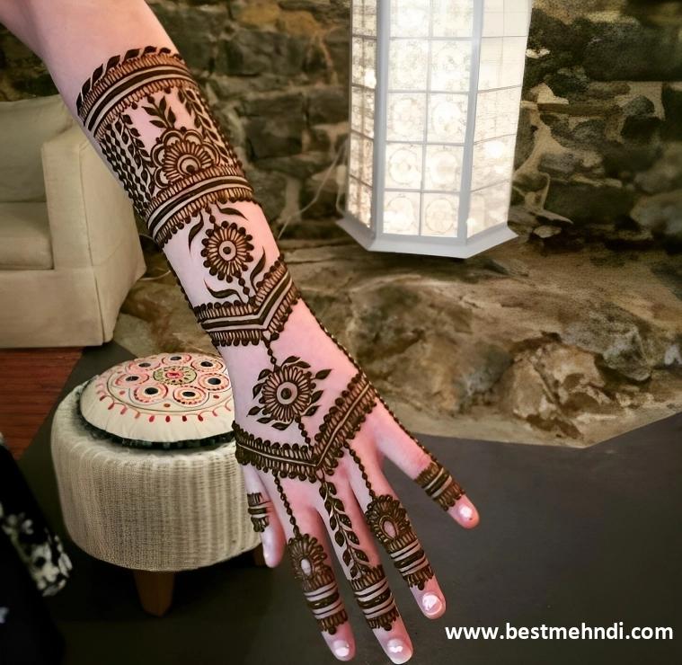 simple back hand mehndi design for beginners