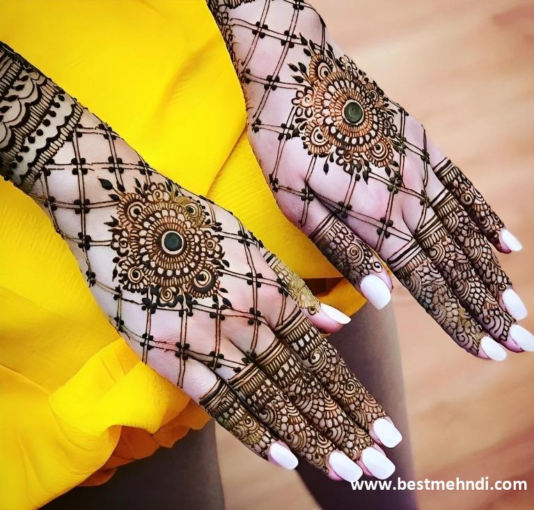 simple mehndi design 2023 back hand