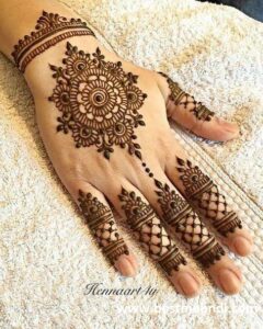 c933891a5d37da07f272d45e70f37b3b 600x600 - mehndi