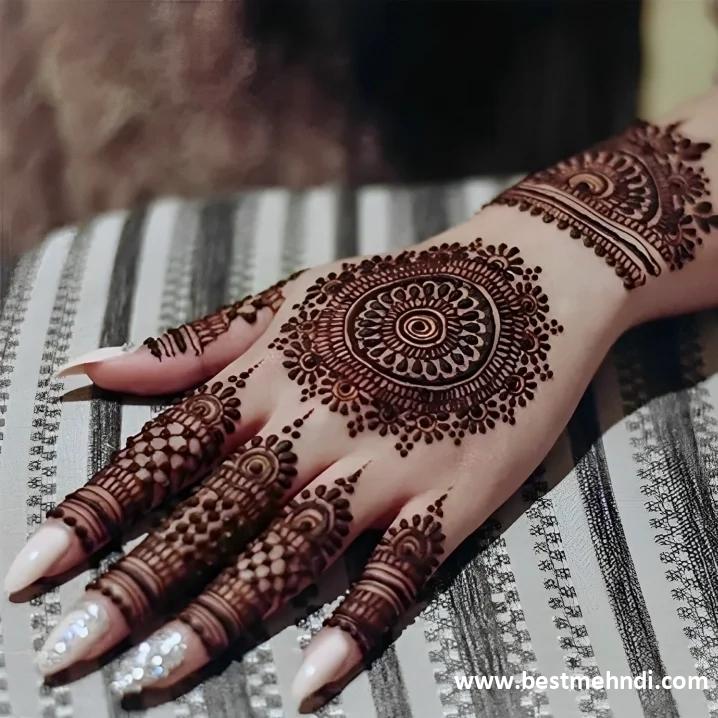 back hand circle mehndi design