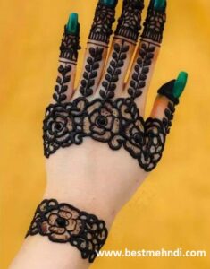 finger mehndi design 28