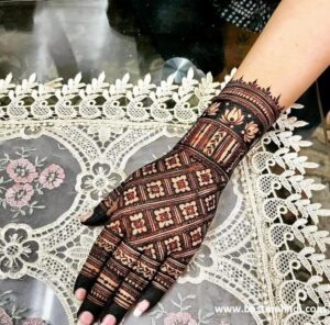 khafif-mehndi-design-for-back-hand