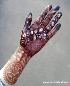 khafif-mehndi-design-for-leg