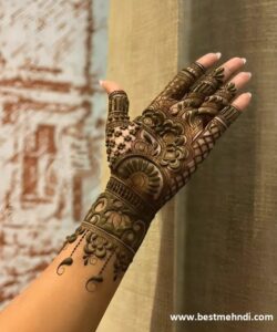 khafif-mehndi-designs-for-front-hands