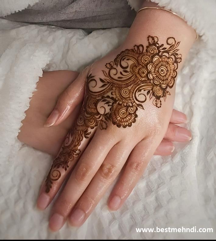 latest back hand mehndi design