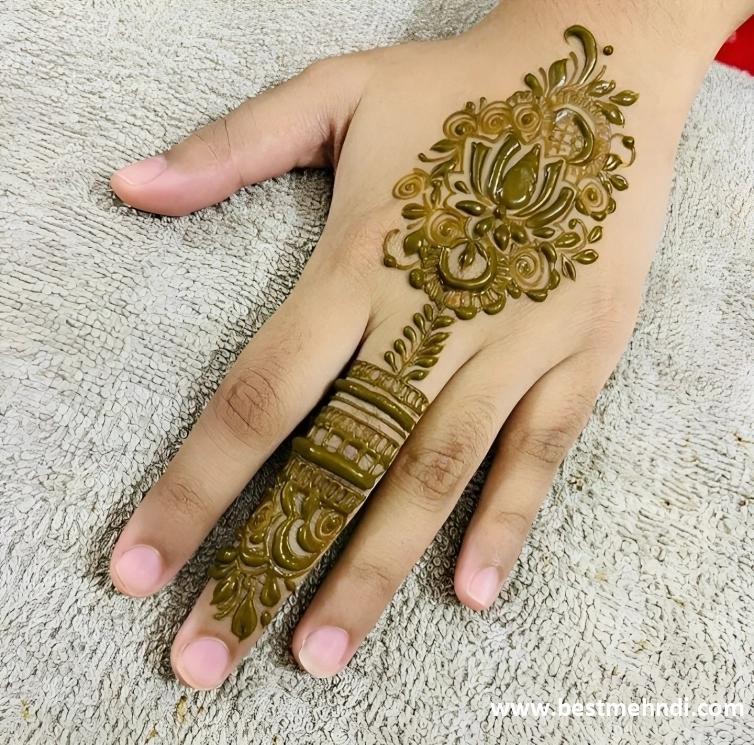 back hand side mehndi