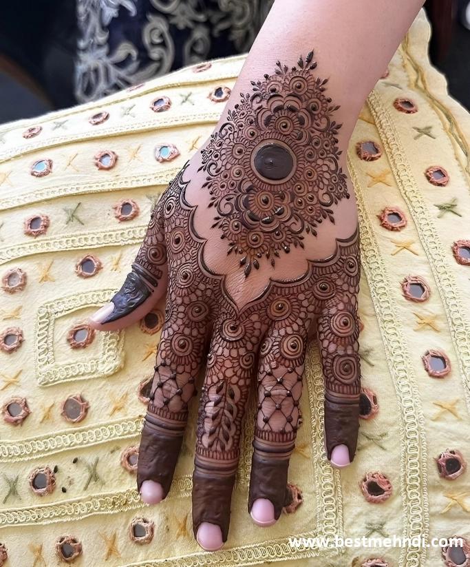 back hand simple mehndi designs