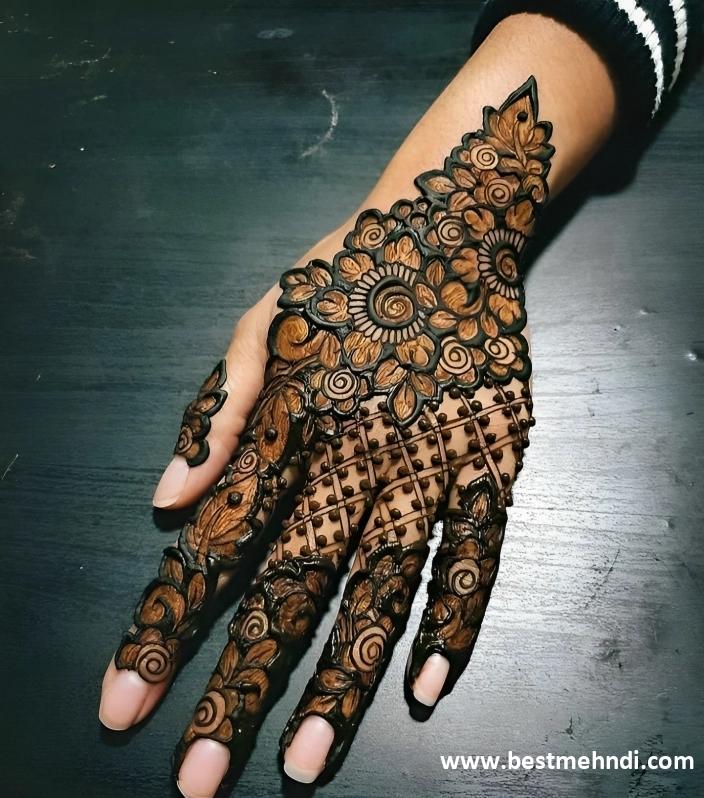 elegant stylish back hand mehndi design