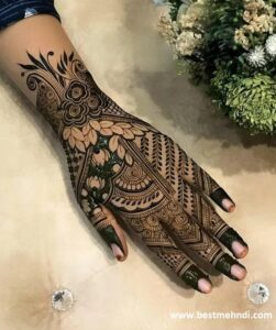 stylish-khafif-mehndi-design.