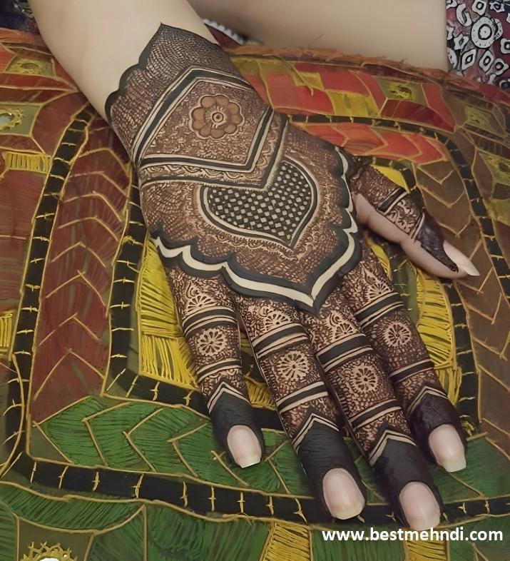 aesthetic back hand mehndi design