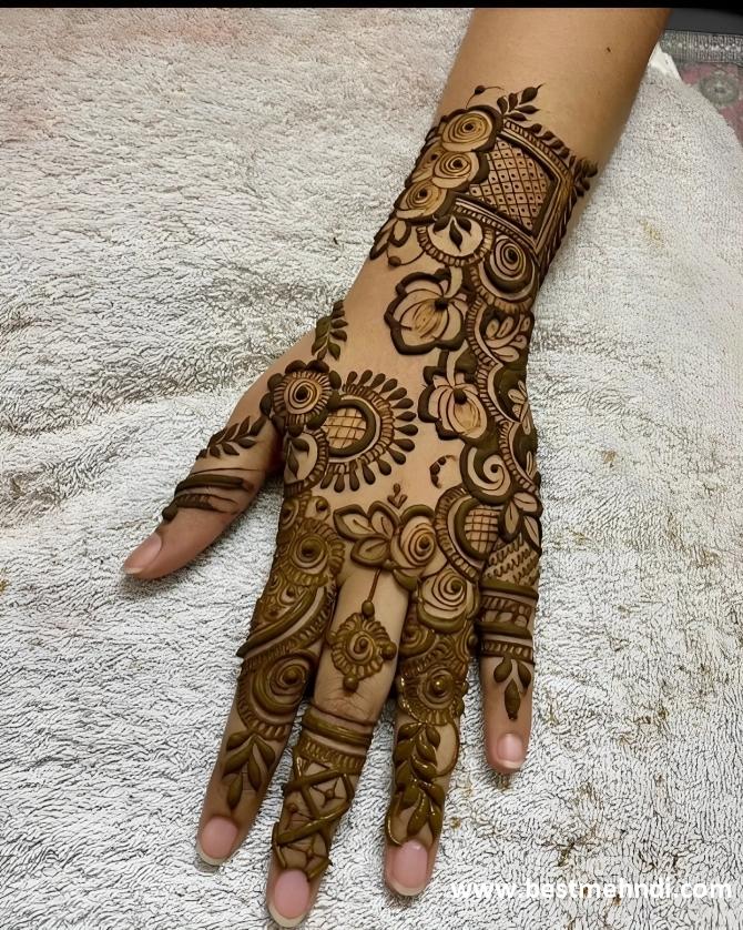 new mehndi design back hand